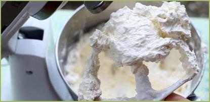 Белково-масляный крем на швейцарской меренге - фото шаг 7