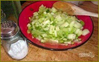 Овощной салат с сельдереем - фото шаг 3
