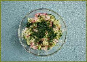Салат из капусты, редиса и огурца - фото шаг 4