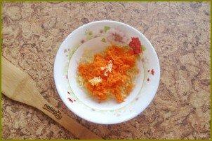 Салат с морковью и кириешками - фото шаг 4