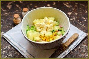 Салат с ветчиной, кукурузой и ананасом - фото шаг 6