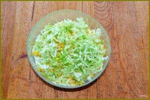 Крабовый салат с капустой и огурцом - фото шаг 6