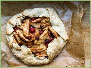 Открытый пирог с брусникой и яблоком - фото шаг 3