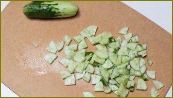 Салат из огурцов и зелени - фото шаг 2
