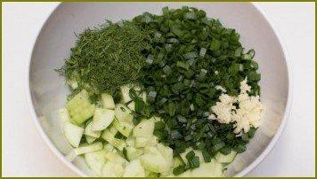 Салат из огурцов и зелени - фото шаг 4