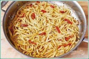 Спагетти с вялеными томатами