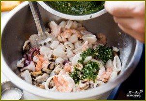 Салат из морепродуктов 