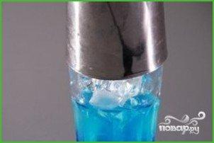 Алкогольный напиток голубого цвета - фото шаг 3