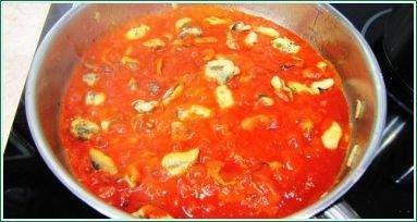 Паста с мидиями в томатном соусе