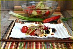 Салат с пряным языком и овощами - фото шаг 8