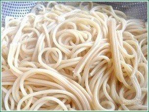 Спагетти с чесноком и петрушкой
