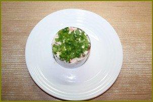Новый салат с крабовыми палочками - фото шаг 10