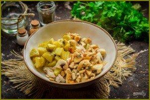 Салат с грибами, курицей и фасолью - фото шаг 5