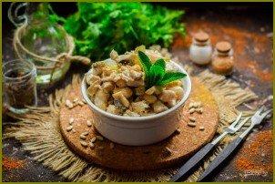 Салат с грибами, курицей и фасолью - фото шаг 8