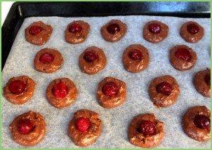 Шоколадное печенье с вишней - фото шаг 3