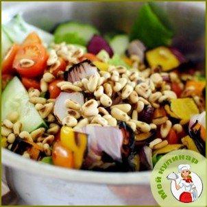 Садовый салат с арахисом - фото шаг 8
