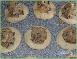 Домашние пирожки с капустой и грибами в духовке - фото шаг 9