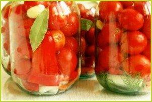 Консервированные помидоры с перцем - фото шаг 5