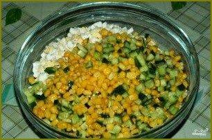 Салат из кукурузы и крабовых палочек - фото шаг 2