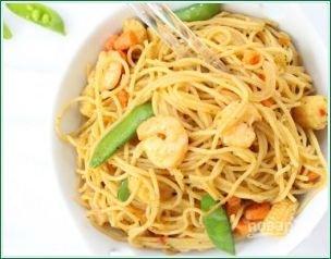 Спагетти с креветками в соусе