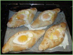 Хачапури с яйцом и сыром - фото шаг 5