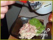 Крабовый салат с болгарским перцем - фото шаг 7