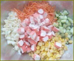 Салат с крабовыми палочками и морковью по-корейски - фото шаг 6