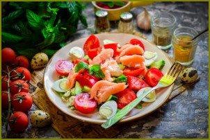 Салат с малосольной красной рыбой - фото шаг 7