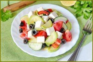 Греческий салат с цуккини и помидорами - фото шаг 10