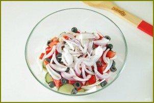 Греческий салат с цуккини и помидорами - фото шаг 7