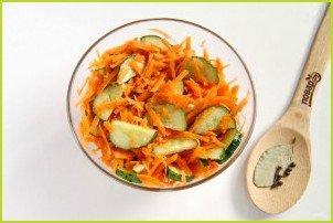 Маринованный салат из огурцов и моркови - фото шаг 5