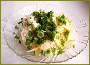 Салат из квашеной капусты с яблоками - фото шаг 3
