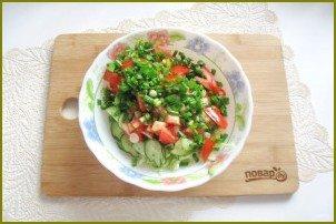 Овощной салат с капустой, помидорами, огурцами и зеленью - фото шаг 5