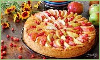 Пирог с брусникой и яблоками - фото шаг 9