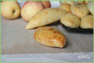 Творожные пирожки с яблоками и изюмом - фото шаг 3