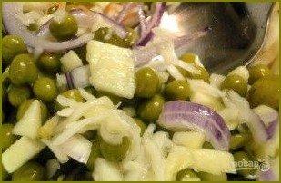 Салат из квашеной капусты и огурцов - фото шаг 3
