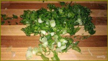 Салат из молодой капусты с огурцом и зеленью - фото шаг 3