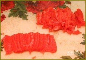 Салат с красной рыбой слоями - фото шаг 4