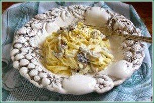 Макароны в сочном сырно-грибном соусе