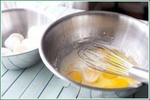 Рулет из яйца с сыром