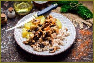 Салат с картошкой, грибами и курицей - фото шаг 4