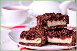 Шоколадный пирог с творогом и вишней - фото шаг 5