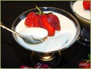 Муссовый десерт на белом шоколаде с клубникой - фото шаг 10