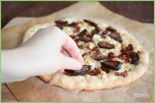 Пицца с беконом и инжиром - фото шаг 8