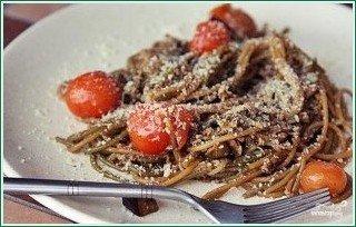 Спагетти с черри, баклажанами и пророщенной фасолью
