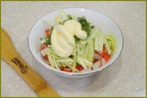 Крабовый салат с яичными блинчиками - фото шаг 7