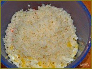 Рисовый салат с кукурузой и яблоком - фото шаг 3