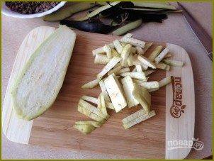 Салат из чечевицы с баклажаном и перцем - фото шаг 2