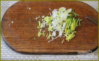 Салат с семгой и солеными огурцами - фото шаг 3