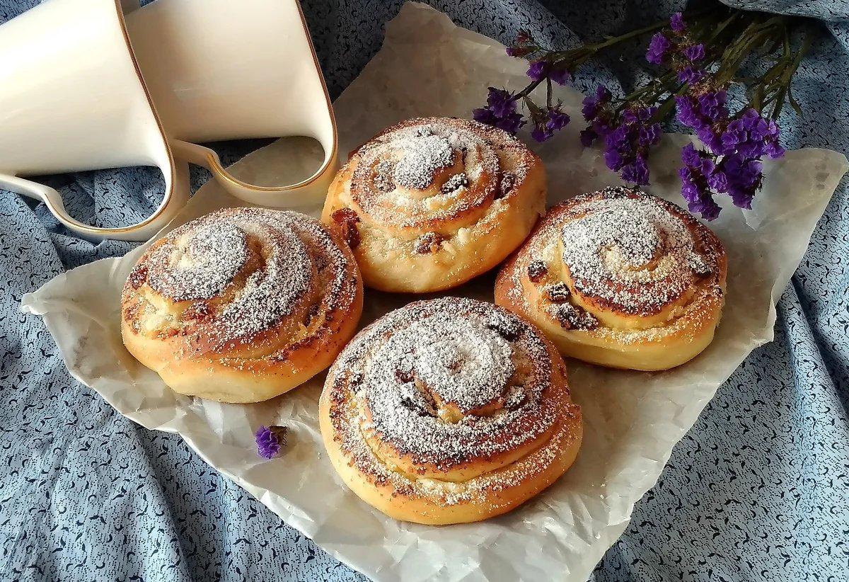 Булочки с творогом и изюмом